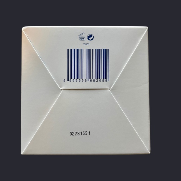 Omorovicza Blue Diamond Resurfacing Peel - Picture 4 of 5